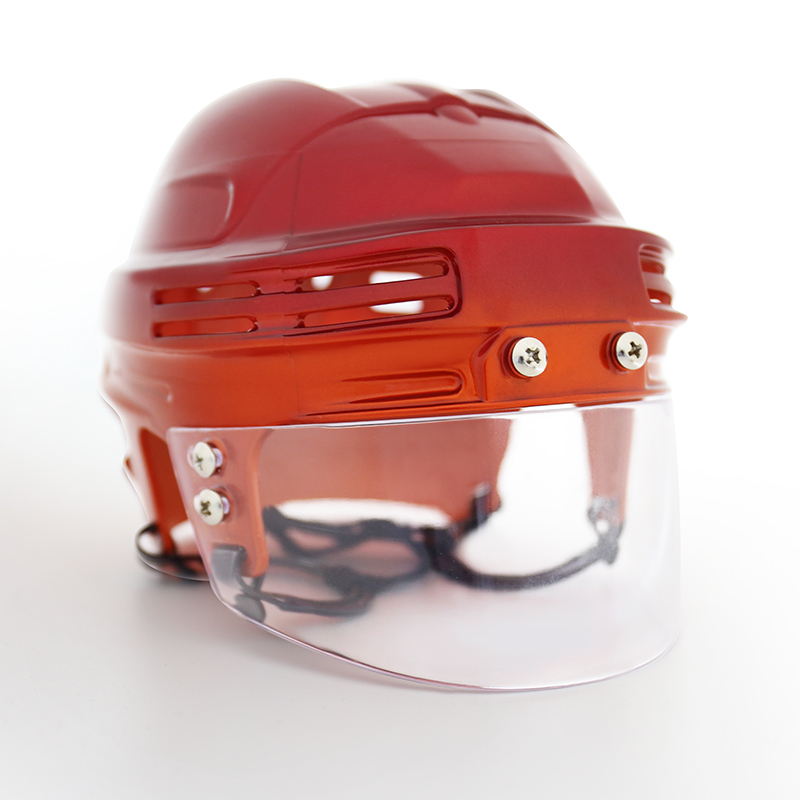 Kollektion: Nachbildung eines verchromten Eishockey-Minihelms mit Visier